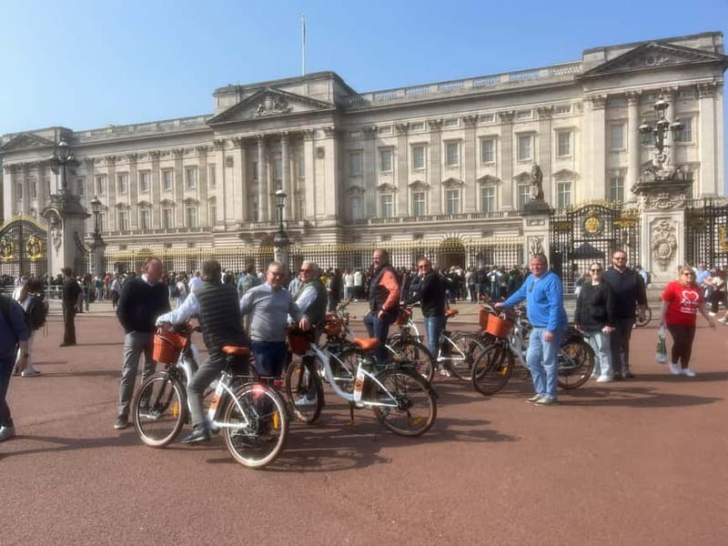 London: Guided E-bike Tour - London Bridge and the approach to Tower Bridge