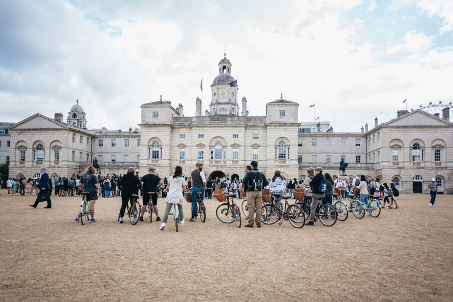 London: Landmarks & Secrets Bike Tour with Pub & Street Art - Westminster, Dean’s Yard, and the royal parks