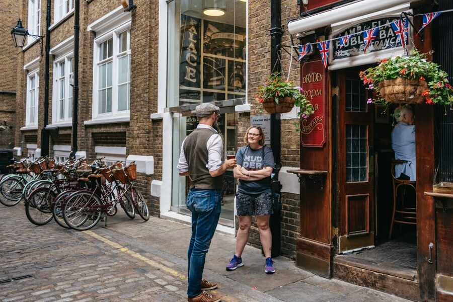 London: Landmarks & Secrets Bike Tour with Pub & Street Art - Starting at Lambeth and crossing toward Westminster
