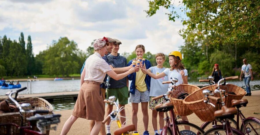 London: Private Family Guided Bike Tour with Childseats - From Archbishop’s Park to Westminster