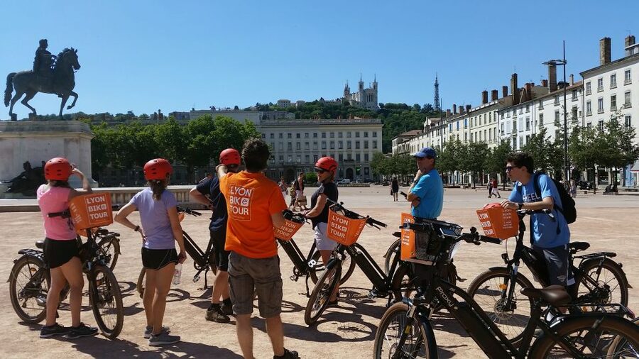 Lyon: 2-Hour Electric Bike Tour with a Local Guide - Tête dOr Park is the routes breathing space