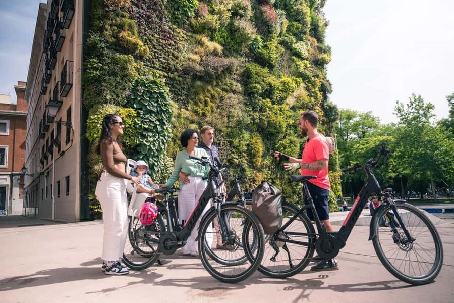 Madrid: 3 h. Guided Highlights Bike Tour with Optional Tapas - Alcalá Gate, Cibeles, and the final ride to Sol
