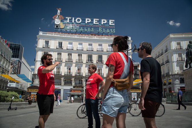 Madrid: 3 hour Guided Highlights Bike Tour with Optional Tapas - Twenty minutes in Retiro Park