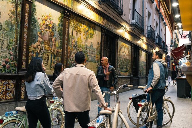 Madrid at Night: Vintage Bike Tour of City Highlights - What the guide adds to the ride