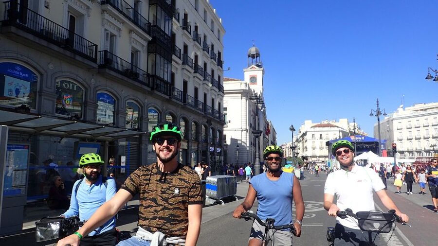 Madrid City Guided Bike/E-Bike Tour for Small Groups - Bikes, safety, and the real fitness level