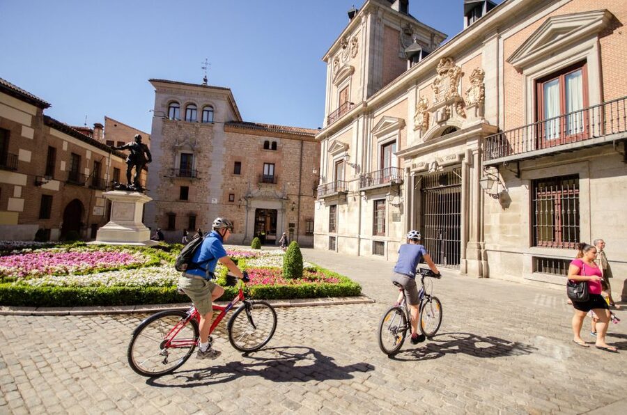 Madrid City Guided Bike/E-Bike Tour for Small Groups - Guides, language, and the photo album