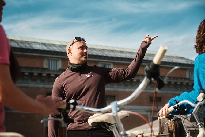 Madrid: City Highlights Guided Vintage Bike Tour - Puerta del Sol, Madrid’s central meeting point