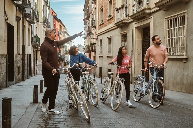 Madrid: City Highlights Guided Vintage Bike Tour - Retiro Park gives the ride room to breathe