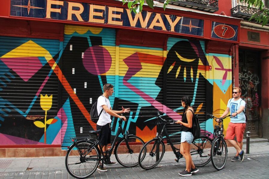 Madrid: Street Art Bike Tour - Solar Antonio Grilo and the community side of street art