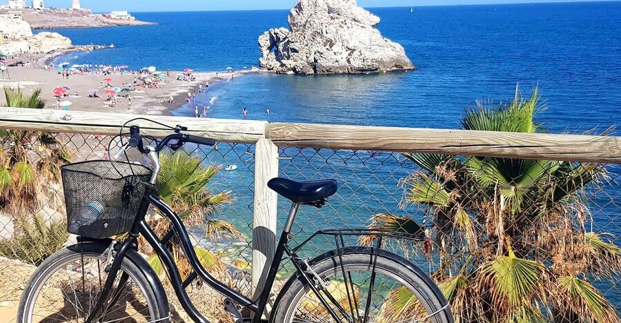 Malaga: City Bike Rental with Self-Guided Cycling Route - East Along the Mediterranean to El Palo