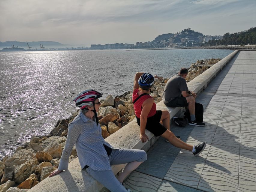 Malaga: Guided E-Bike Tour - Lighthouse, Muelle Uno, and the harbor return