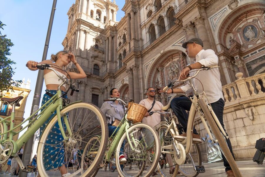 Málaga: Highlights, Hidden Gems and Coast Vintage Bike Tour - Key points to know before you book