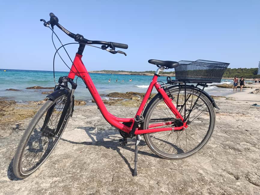 Mallorca: Touring or electric bike rental in Cala Millor - Following the Cala Millor promenade