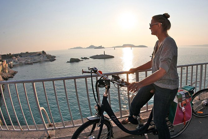 Marseille Grand E-Bike Tour : "le tour du Fada" - Corniche Kennedy, Catalans Beach, and Vallon des Auffes