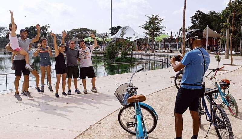 Mérida: Montejo Boulevard and Historic Center bike tour - Meeting outside Palacio Cantón