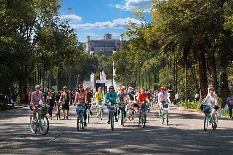 Mexico City: Private Chapultepec Park Bike Tour - Starting at the Estela de Luz at 8:30 a.m.