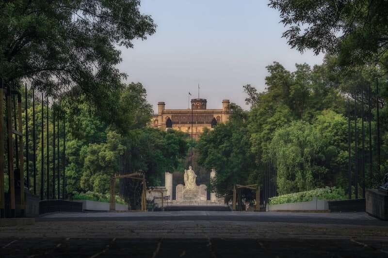 Mexico City: Private Chapultepec Park Bike Tour - Fountains, poetry, and Moctezuma’s baths