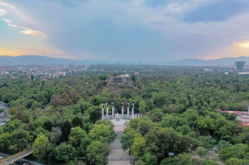 Mexico City: Private Chapultepec Park Bike Tour - Chapultepec Lake and the zoo