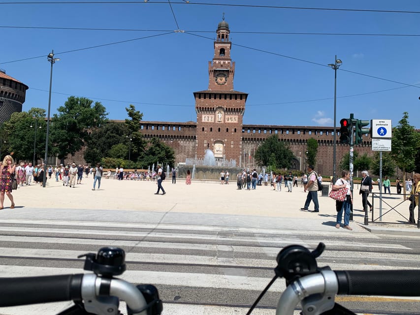 Milan: City Highlights Bike Tour - Sempione Park and Sforza Castle