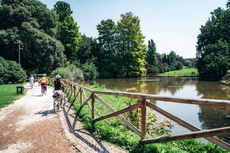 Milan: Highlights and Hidden Gems E-Bike Tour - Reaching the Duomo and the grand center