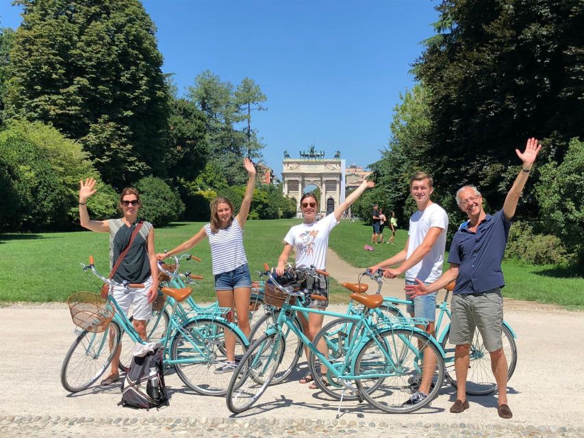 Milan: Highlights and Hidden Gems Guided Bike Tour - Porta Nuova shows Milan looking forward