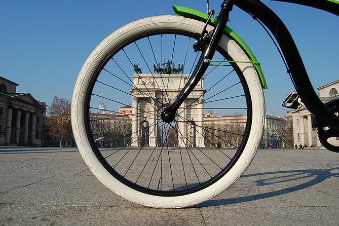 Milan's Hidden Gems: Unique Bike Tour (ENG, NL) - Brera, Corso Garibaldi, and the old city