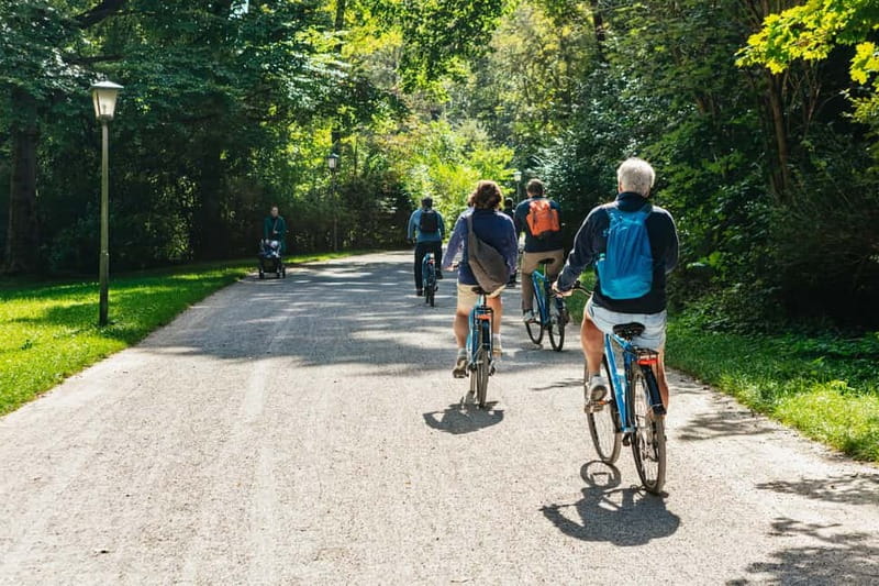 Munich: Guided City Tour by Bike with Beer Garden Stop - The English Garden and the Eisbach wave