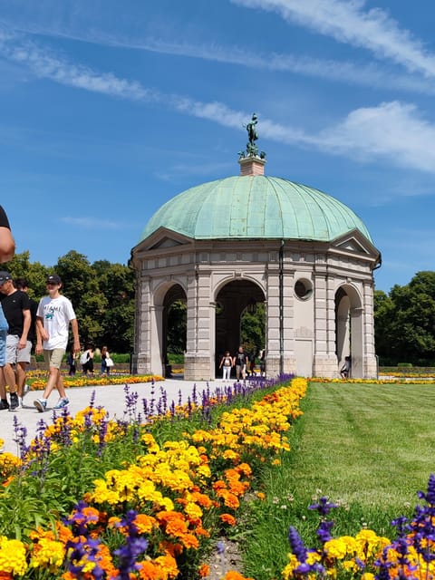 Munich: Mini Classic Bike Tour with Beer Garden Stop at 4 PM - How challenging is the cycling?
