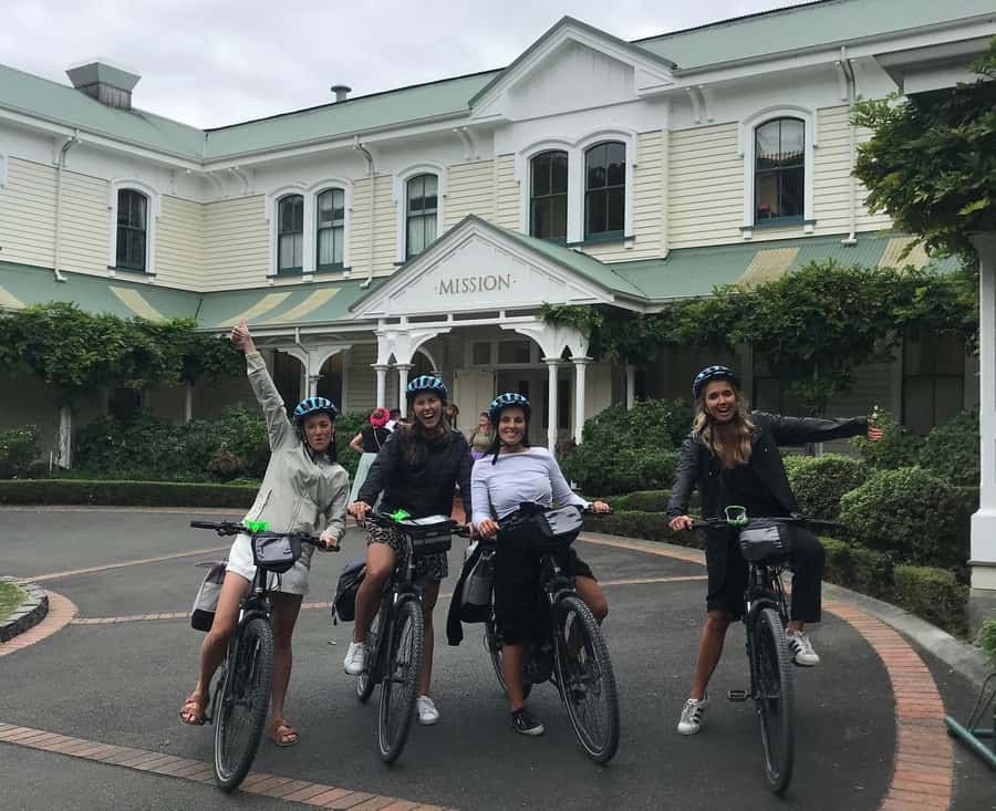 Napier: Cruise Self-Guided Cycle Ride to Winery - Half Day - Choosing between the 40-kilometer loop and 50-kilometer coast