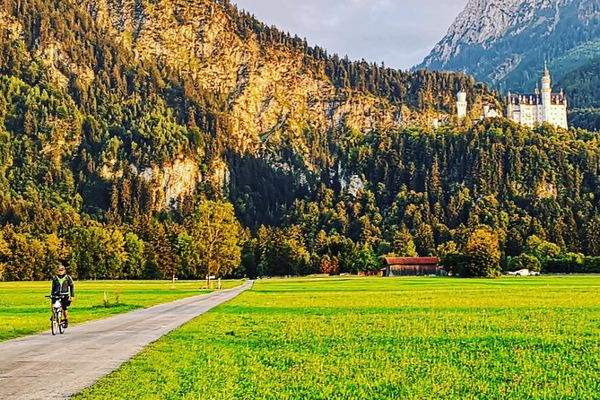 Neuschwanstein Castle by Bus Incl. Bike Ride or Hohenschwangau - Touring Neuschwanstein Castle