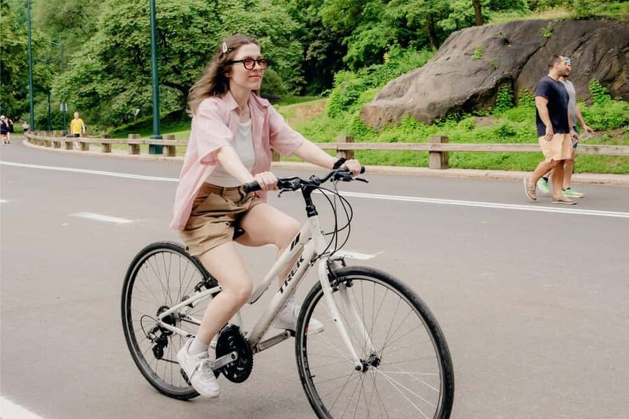 New York City: Central Park Bike Rental - Picking up your bike on Central Park South