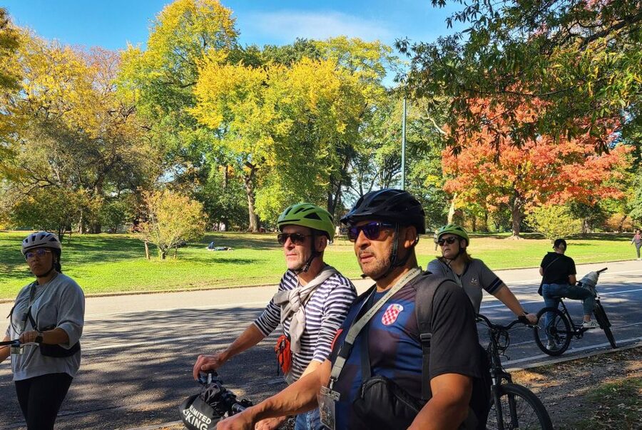 New York City: Highlights of Central Park Bike or eBike Tour - What the guides add to the ride