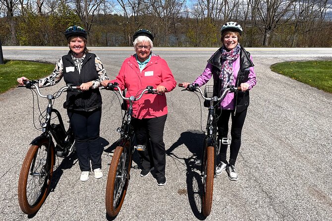Niagara-on-the-Lake Cycle and Wine-Tasting Tour with Optional Lunch - Three winery stops with a local guide