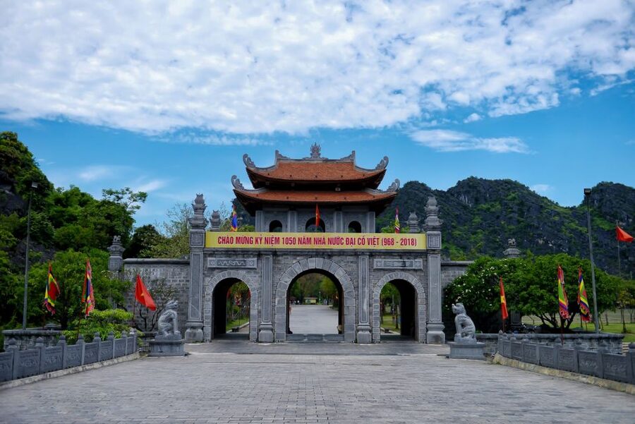 Ninh Binh Daily: Hoa Lu, Mua Cave, Tam Coc, Bike & Swimming - How the schedule affects your day