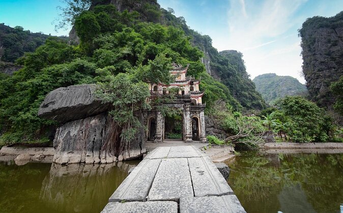 Ninh Binh Day Trip: Hoa Lu-Trang An/Tam Coc-Mua Cave-Cycling-Boat - A long day from Hanoi with a lot packed in