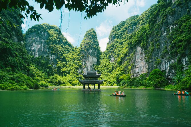 Ninh Binh Day Trip: Hoa Lu-Trang An/Tam Coc-Mua Cave-Cycling-Boat - Guides, buses, and group rhythm