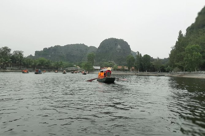 Ninh Binh Full-Day Tour from Hanoi to Hoa Lu, Tam Coc & Mua Cave Via Boat & Bike - Lunch, with a useful pause in the middle