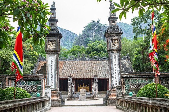Ninh Binh Full-Day Tour from Hanoi to Hoa Lu, Tam Coc & Mua Cave Via Boat & Bike - Transport, timing, and what to pack