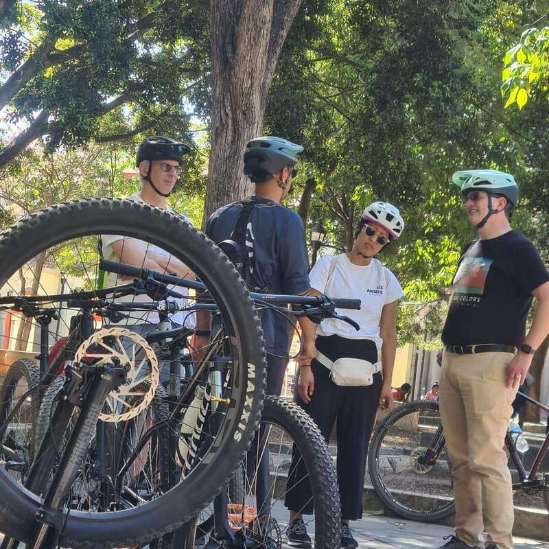 Oaxaca City: Bike Tour with Professional Guide+Art workshop - El Llano: a useful pause in the city
