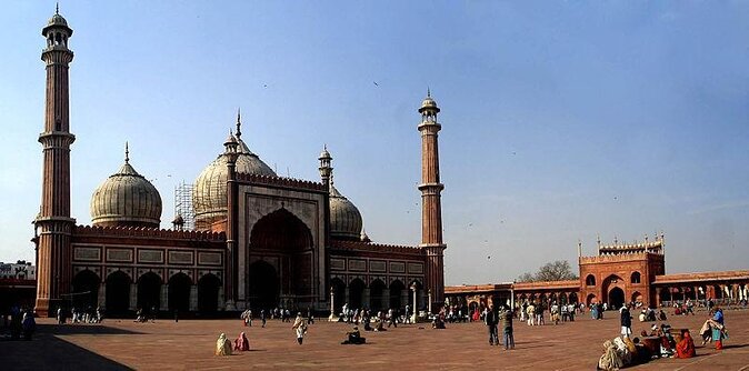 Old Delhi Bike Tour - The Red Fort and the shift from Mughal rule