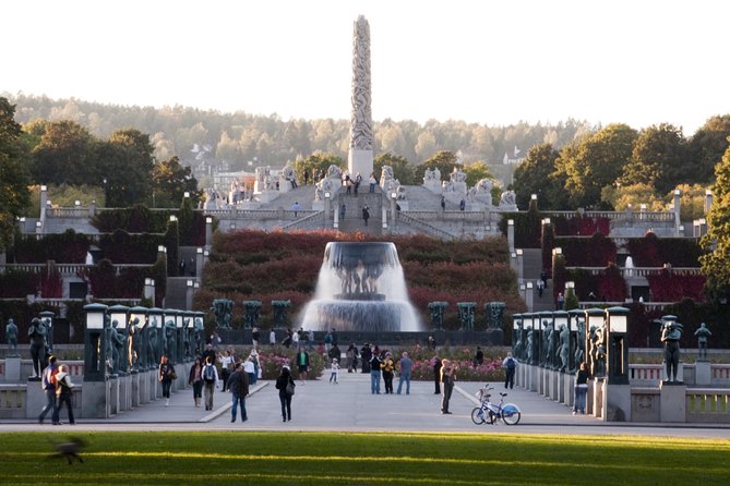 Oslo Highlights Bike Tour - The Royal Palace and Oslo’s ceremonial center