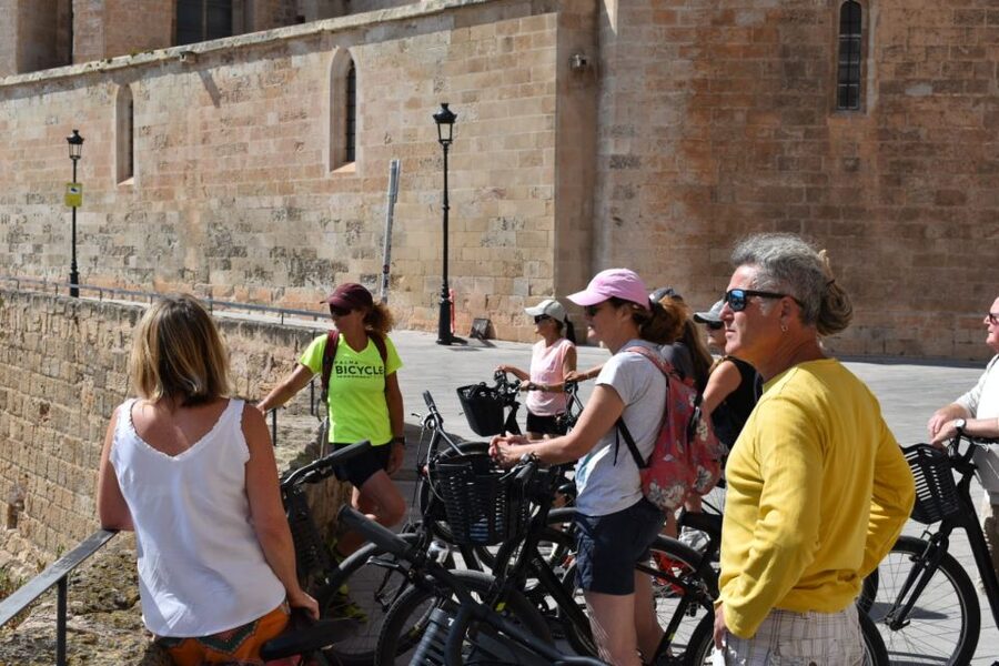 Palma de Mallorca: Guided Bicycle Tour - Following the seafront to La Seu