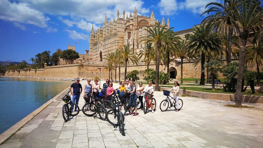 Palma de Mallorca: Guided Bicycle Tour - Santa Clara Convent and a sweet pause