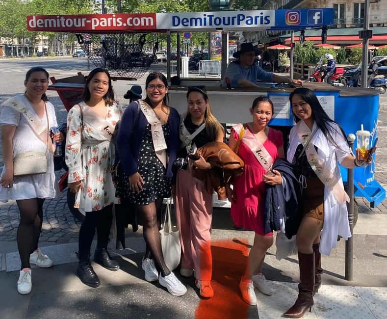 Paris: Beer Bike Bar With Drinks Included - The guide can make or break the hour