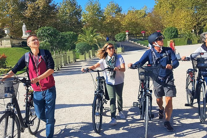 Paris: Charming Nooks and Crannies Bike Tour - What the guides add