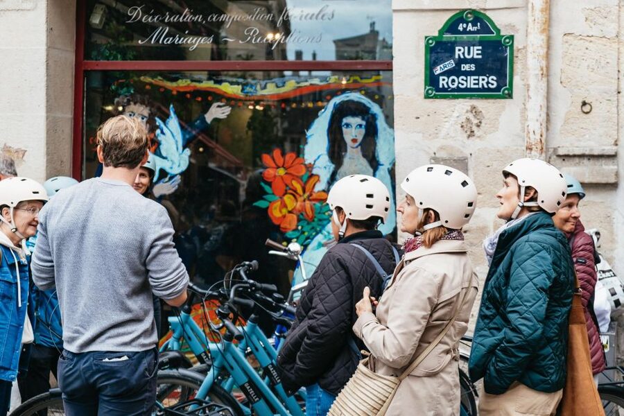 Paris: Charming Nooks and Crannies Bike Tour - Which guide style might suit you?