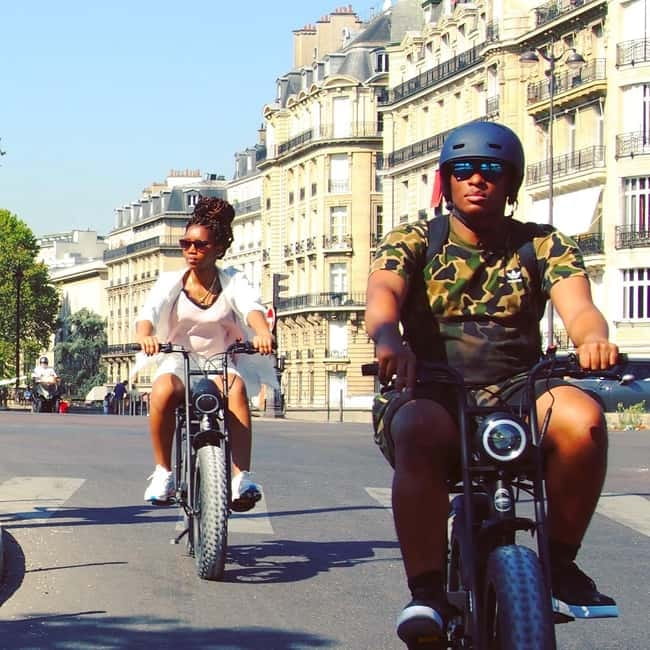 Paris: City Highlights Private Electric Bike Tour - Notre Dame and Île Saint-Louis by bicycle