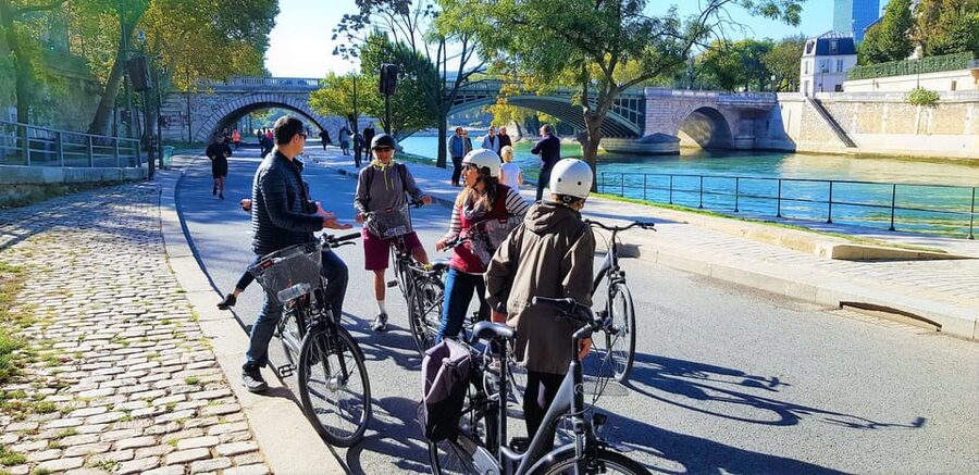 Paris: City Treasures Bike Tour - The bikes, pace, and comfort