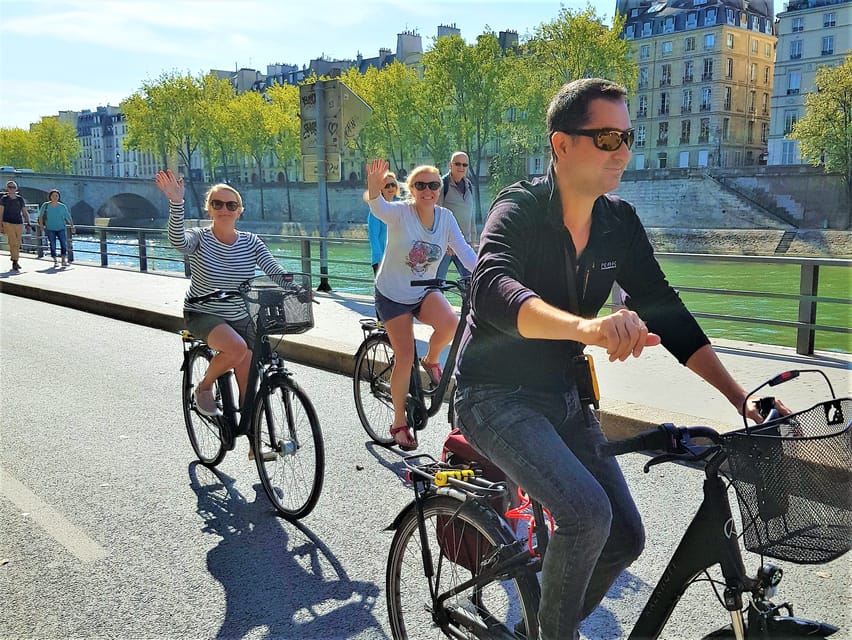 Paris: City Treasures Bike Tour - Weather, breaks, and what to carry
