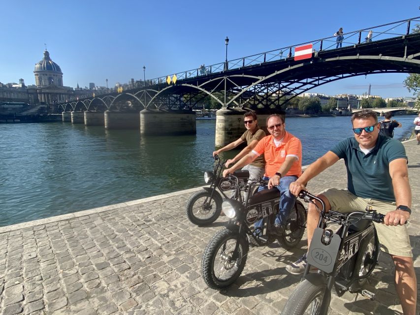 Paris: Eiffel Tower and Notre Dame Night Tour by E-Bike - Getting comfortable on the e-bike
